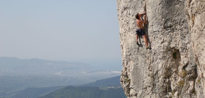 Endurance Hangboard Routine for Any Training Board Endurance Hangboard Routine for all Training Boards, Credtis: Marko Prezelj.
